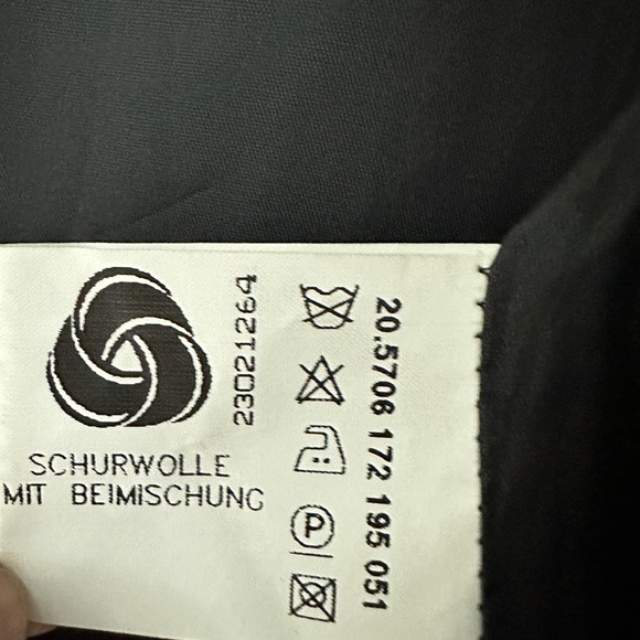 Classic Black Women's Blazer - Picture 9 of 9